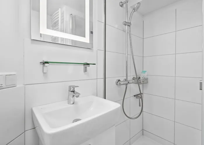 Studio! King Size Bett Autobahn Parkplatz *