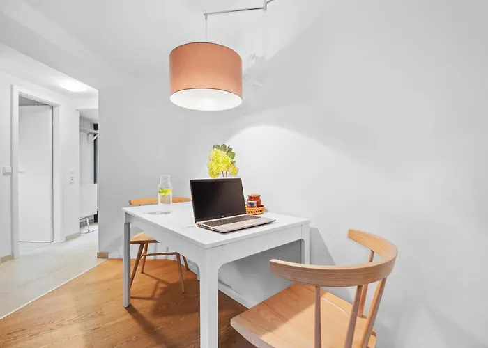 Studio! King Size Bett Autobahn Parkplatz Kaufungen